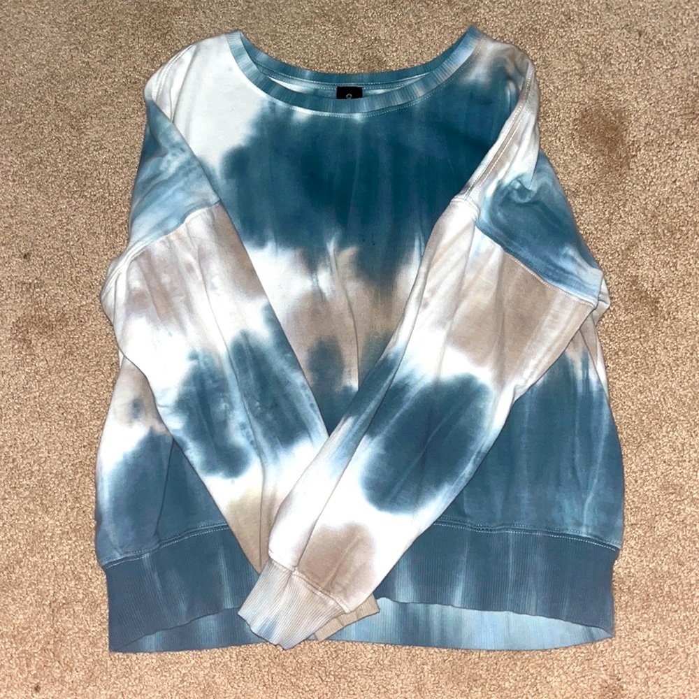 AR-33 (target brand) tie dye sweatshirt